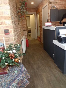 brick house hotel