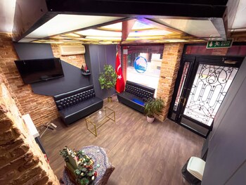brick house hotel