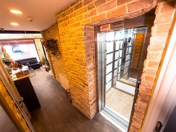brick house hotel