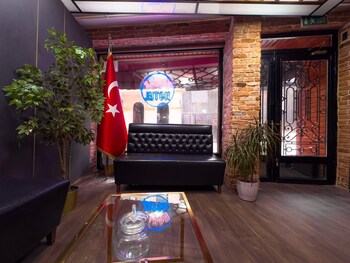brick house hotel