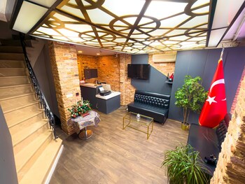 brick house hotel