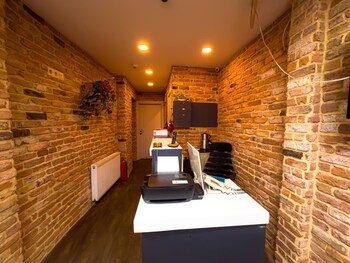 brick house hotel