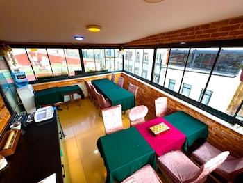 brick house hotel