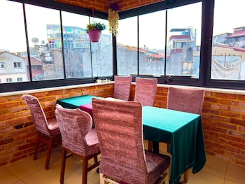 brick house hotel