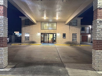 cameron inn and suites