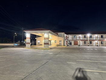 cameron inn and suites