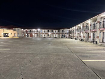 cameron inn and suites
