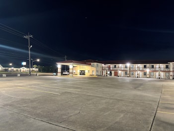 cameron inn and suites