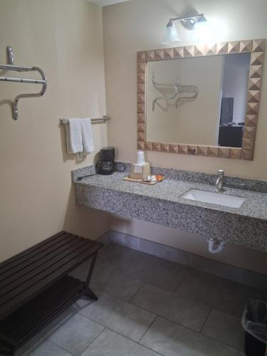 cameron inn and suites