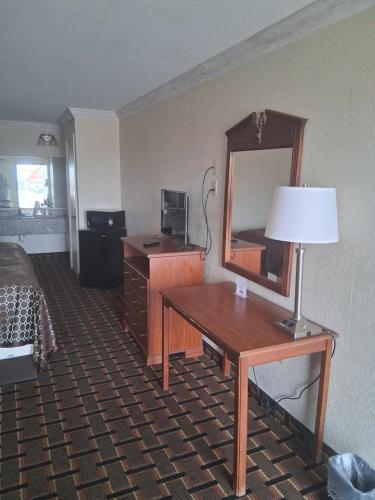 cameron inn and suites
