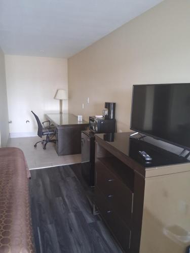 cameron inn and suites