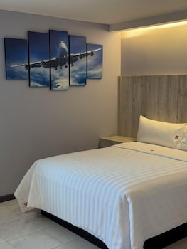 hangar inn tijuana