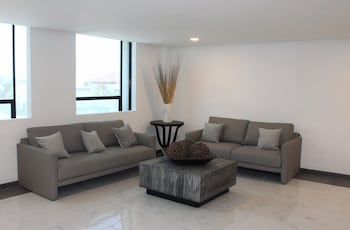 hangar inn tijuana
