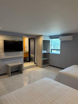 hangar inn tijuana
