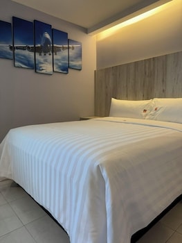 hangar inn tijuana