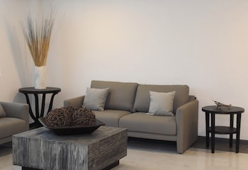 hangar inn tijuana