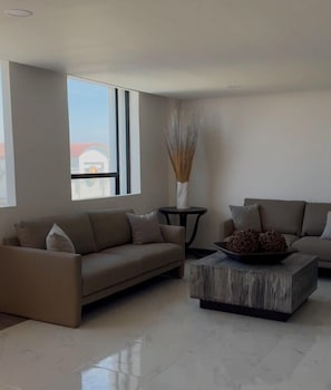 hangar inn tijuana