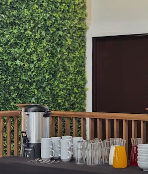 hangar inn tijuana