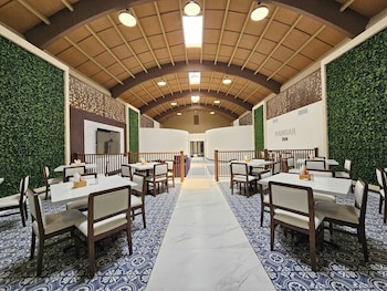 hangar inn tijuana