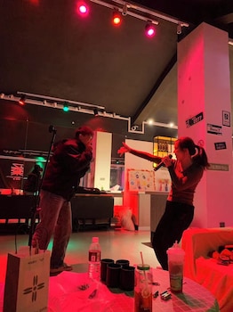 guilin yangshuo emoji youth hostel west street li river yulong river variety activities