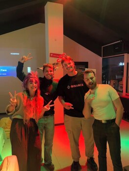 guilin yangshuo emoji youth hostel west street li river yulong river variety activities