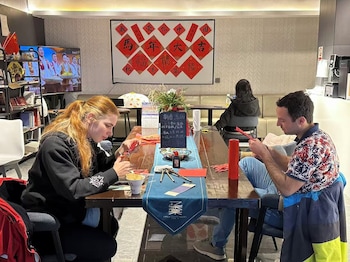 guilin yangshuo emoji youth hostel west street li river yulong river variety activities