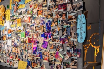 guilin yangshuo emoji youth hostel west street li river yulong river variety activities