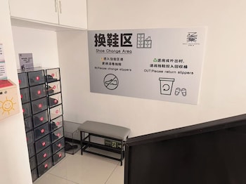 guilin yangshuo emoji youth hostel west street li river yulong river variety activities