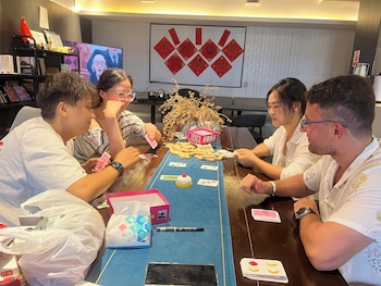 guilin yangshuo emoji youth hostel west street li river yulong river variety activities