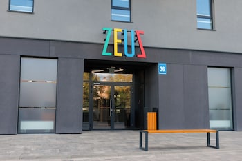 zeus apartments