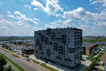 zeus apartments