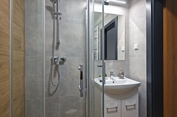 zeus apartments