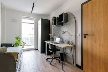 zeus apartments