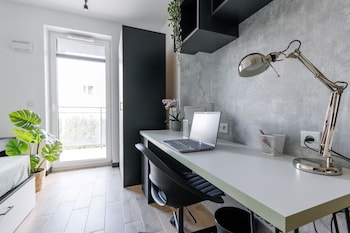 zeus apartments