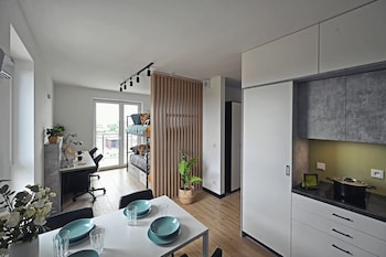 zeus apartments