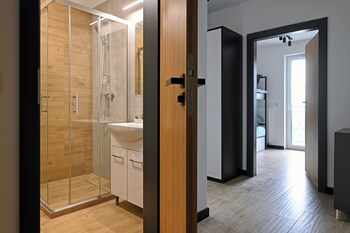 zeus apartments