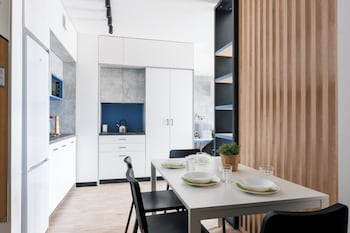 zeus apartments