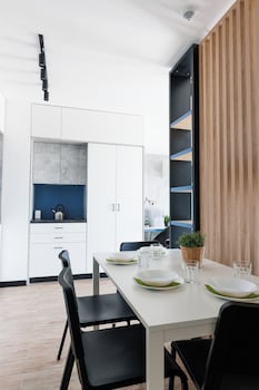Zeus Apartments,,3 star