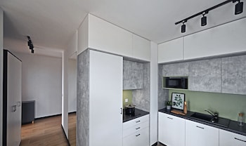 Zeus Apartments,,3 star