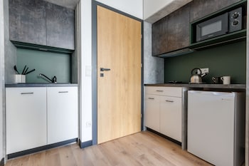 zeus apartments