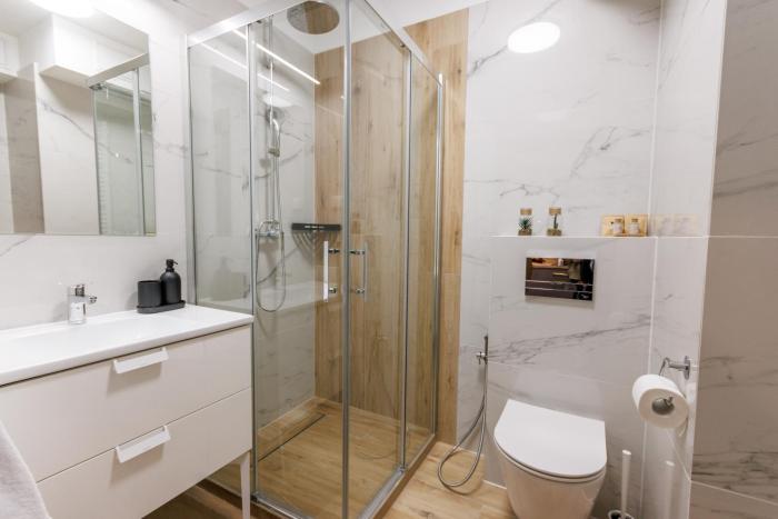 zeus apartments