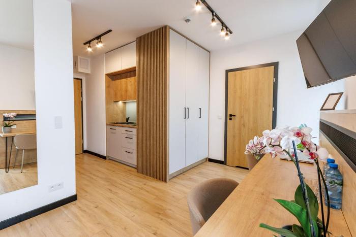 zeus apartments