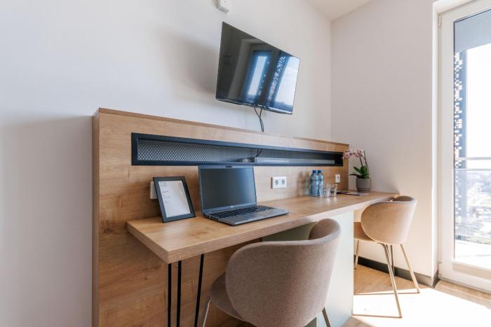 zeus apartments