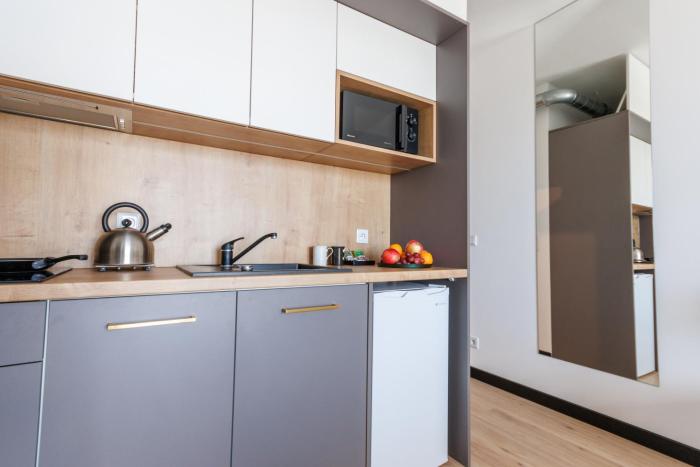 zeus apartments