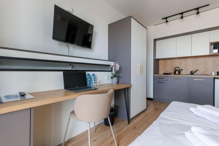 zeus apartments