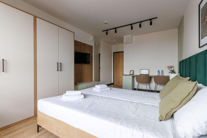zeus apartments