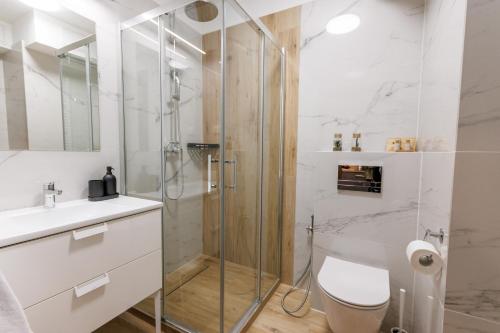 zeus apartments