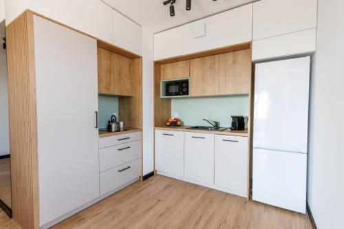 zeus apartments