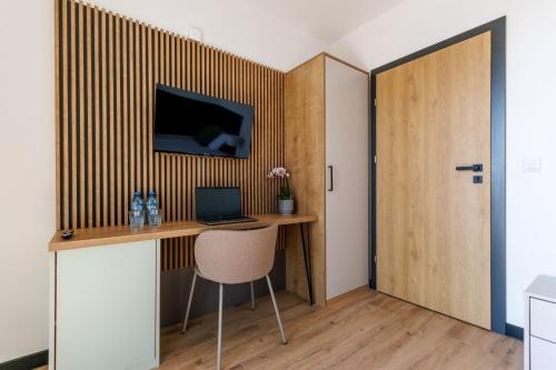 zeus apartments