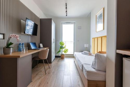 zeus apartments